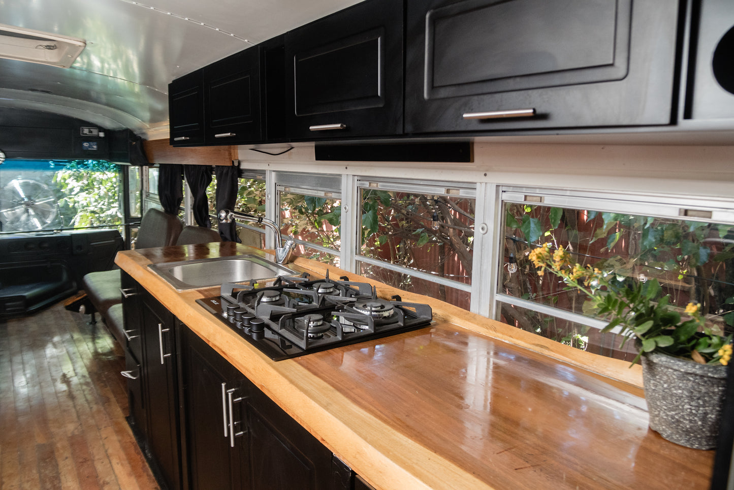 3-1-5 Fully Equipped Motorhome