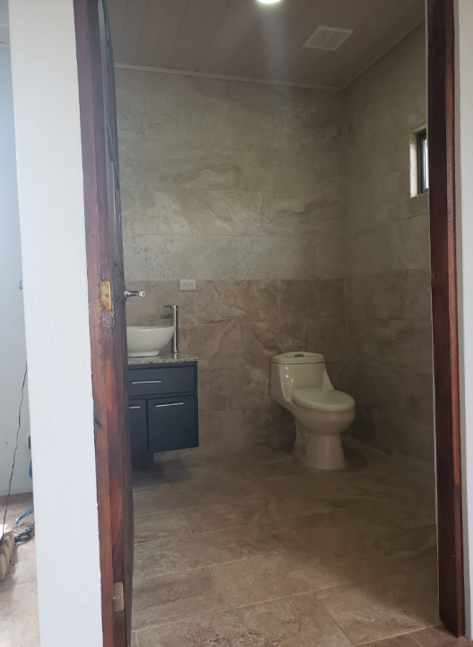1-66-5 Propiedad Comercial en La Virgencita de Grecia - 1070 m2