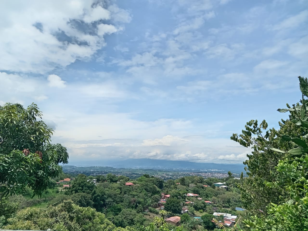 3-4-5 Hermosa Finca en San Pedro de Sarchí con vista a la cuidad- 13976 m2