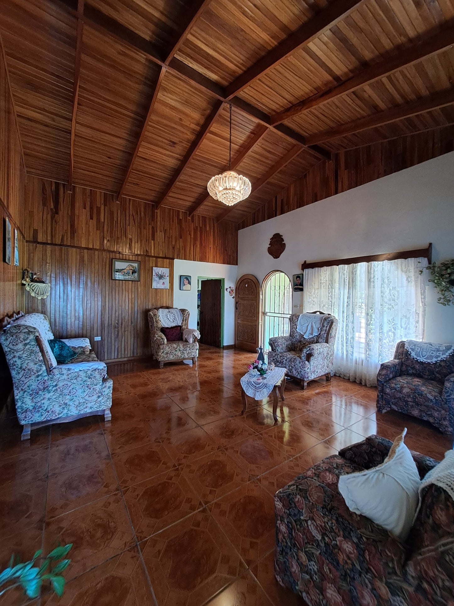 3-2-5 Beautiful house with city views in San Pedro de Sarchí - 1400 m2