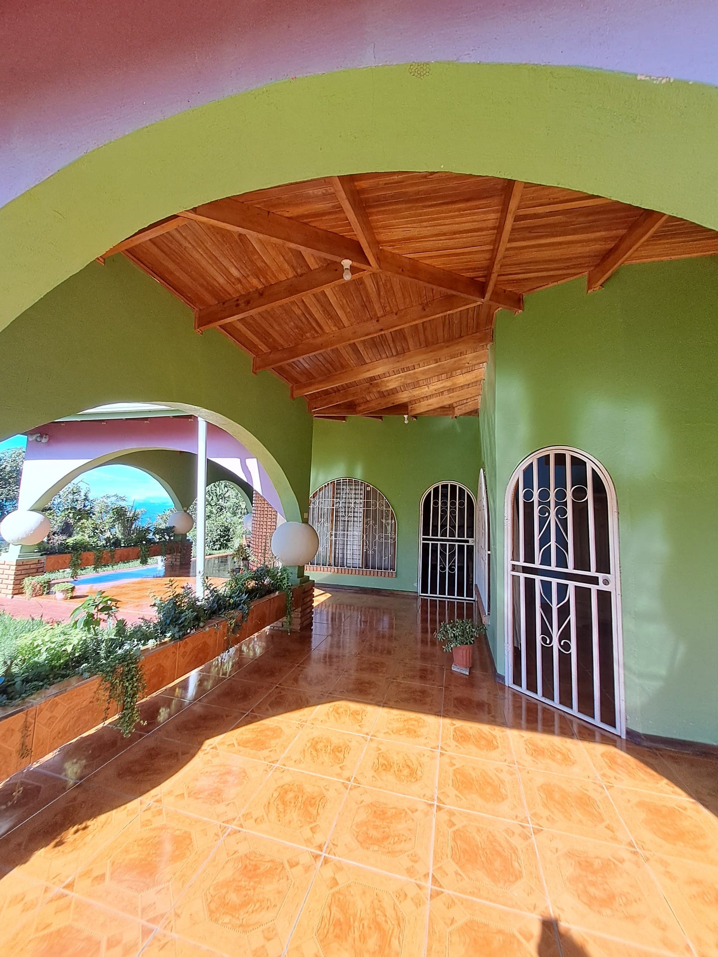 3-2-5 Beautiful house with city views in San Pedro de Sarchí - 1400 m2