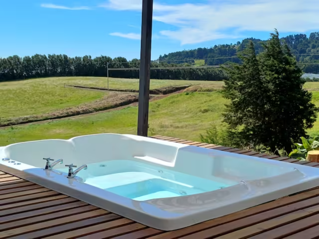 Bushotel Poás con jacuzzi privado, chimenea y fogata para 4 personas