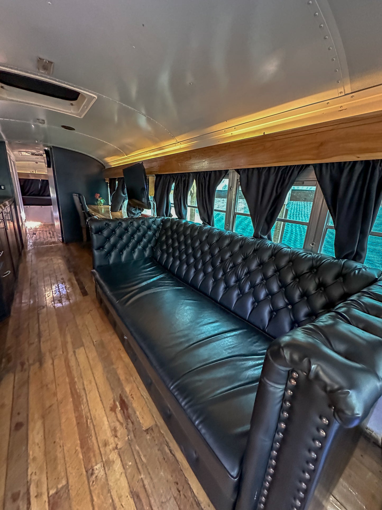 3-1-5 Fully Equipped Motorhome
