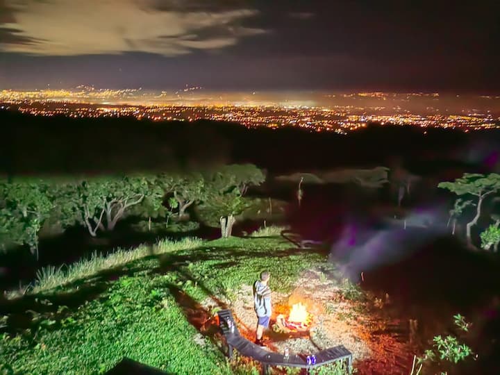 BusHotel Sarchí Trojas con jacuzzi privado y vista a la montaña y ciudad para 4 personas